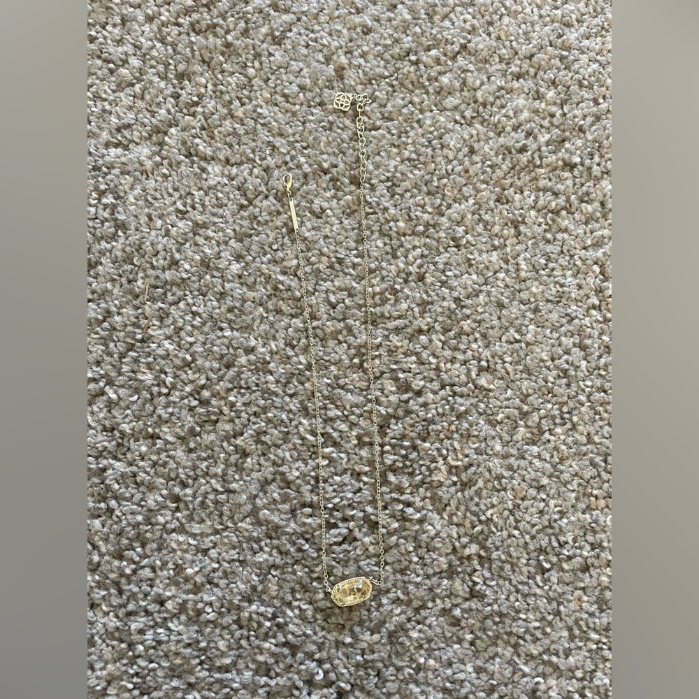 Kendra Scott necklace
